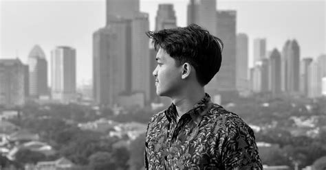 Tentang Penulis
