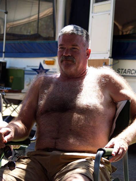 Thumbs Pro Hot Dads Bears