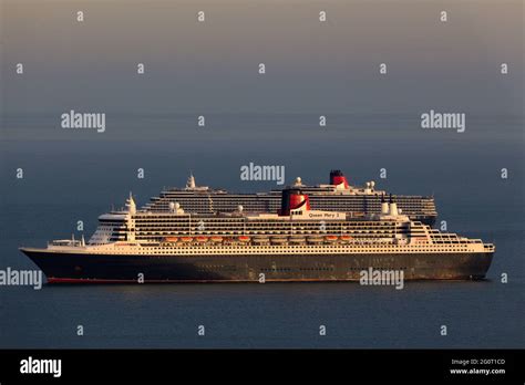 Two Queens: The magnificent Queen Mary 2 & Queen Victoria cruise ships ...