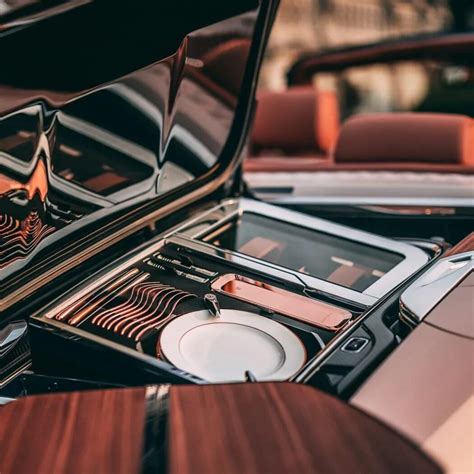 rolls royces  million bespoke boat tail  symbol  luxury