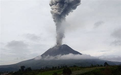 Erupción De Volcán Semeru En Indonesia Deja 13 Muertos