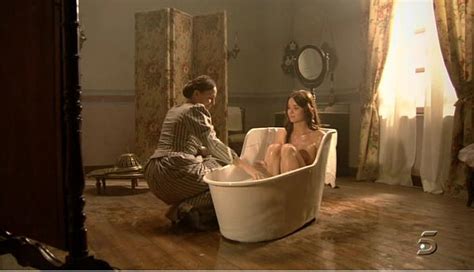 Naked Dafne Fern Ndez In Tierra De Lobos