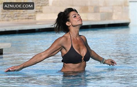 Jenny Powell Sexy Spotted Showing Off Sensual Bikini Body At A Pool In