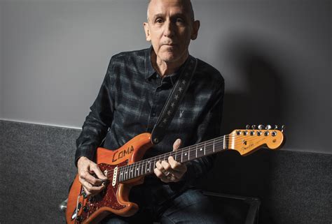 フェンダーから、伝説のセッションギタリスト、マイケル・ランドウ の愛用する通称「coma」stratocaster を完全再現した