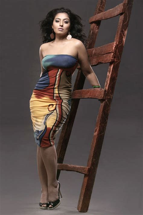 Togetherintown Hot Mumtaz Exposed Thighs