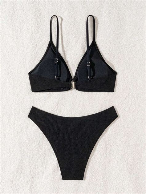 Conjunto de bikini negro liso para mujeres de la nueva colección que resalta la piel clara
