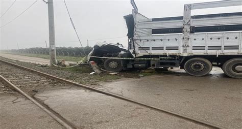 Bizim Torbalı TORBALI DA FECİ KAZA TREN TIR İLE ÇARPIŞTI