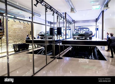 Vintage Car Show Room Stock Photo Alamy