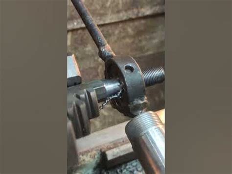 Нарезка резьбы в токарном станке. Treading at lathe. - YouTube