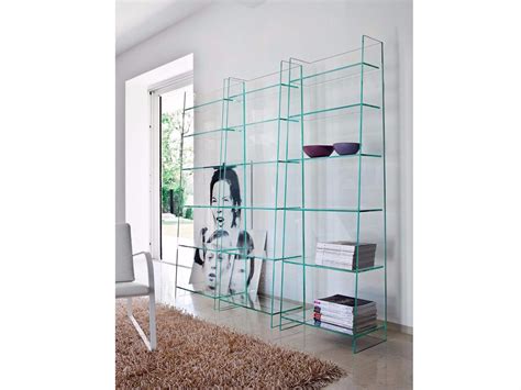 Стеклянный стеллаж с подсветкой: 72 фото
