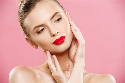 Beauty konzept close up gorgeous junge brunette frau gesicht porträt beauty modell mädchen