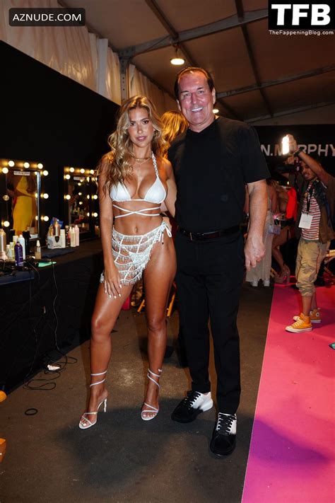 Kara Del Toro Sexy Poses Showcasing Her Hot Figure In A Bikini At The