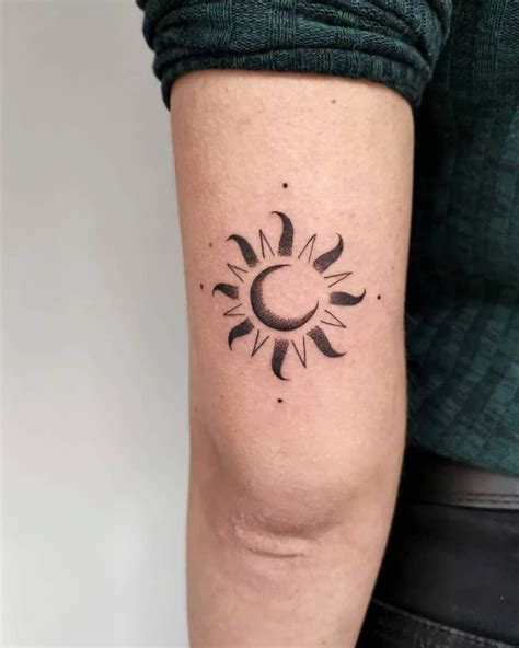 Sun And Moon Intertwined Tattoo Design 2 Sun Tattoos Sun Tattoo Designs Moon Tattoo Designs