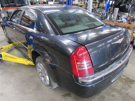 2006 Chrysler 300c 5 7l Hemi Only 111k In For Parts 4 30 24 Importapart