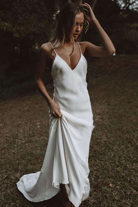 Casual simple beach wedding dresses 60 photos - Vianawedding.com