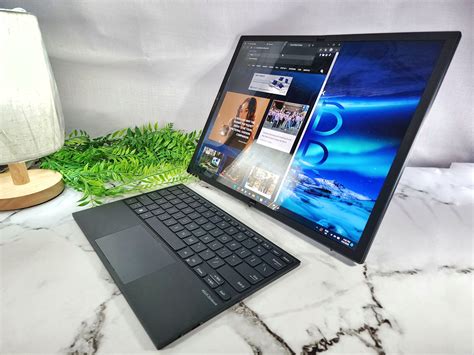 ASUS Zenbook 17 Fold OLED Review UX9702AA Magnificently Massive