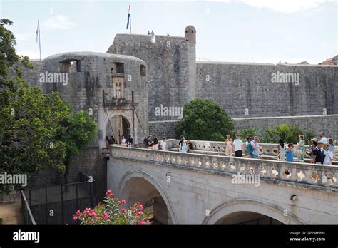 Pile Gate Dubrovnik Croatia August People Men And Women Walk