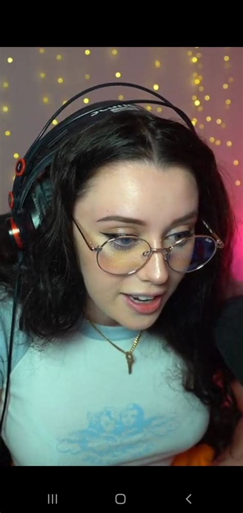 I Love Her Tits Scrolller