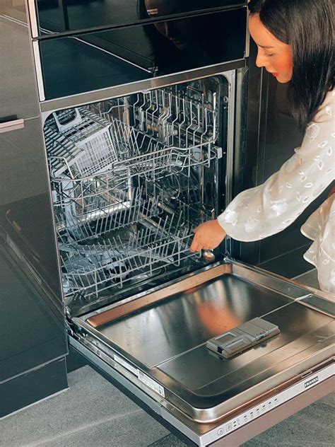 Hot girl Việt lấy đại gia Thái Lan chi tỷ đồng thiết kế căn bếp hoành tráng