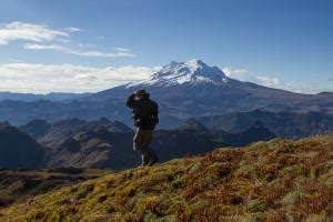 Quito, the city flanked by 17 volcanoes - AFV NEWS