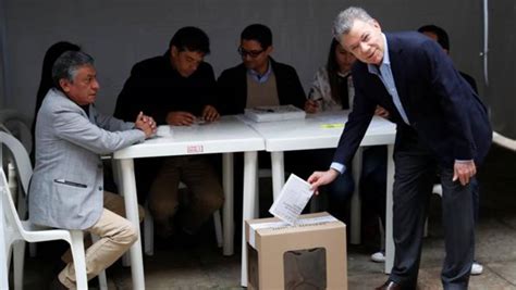 Elecciones Colombia Los Colombianos Acuden A Votar En Paz Para Elegir