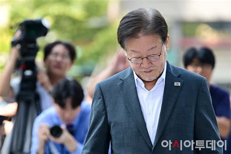 [포토] 이재명 대표 ‘쌍발울 대북송금 의혹 관련 검찰 2차 출석 아시아투데이