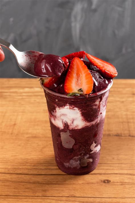 Batido De Sorvete Brasileiro De Açaí Berry Congelado Em Copo De