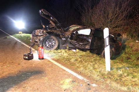 POL DN Alkohol und Drogen am Steuer 19 Jähriger schwer verletzt