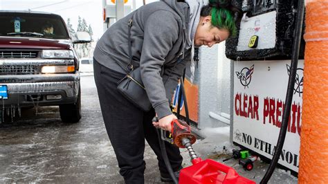 Lane County Springfield Eugene residents power outages winter storm