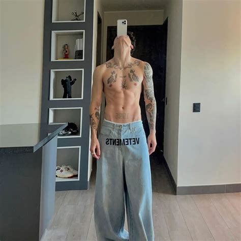 Pin by Daniel Bedoya on Guardado rápido Boys aesthetic outfits Gay fashion Mens outfits