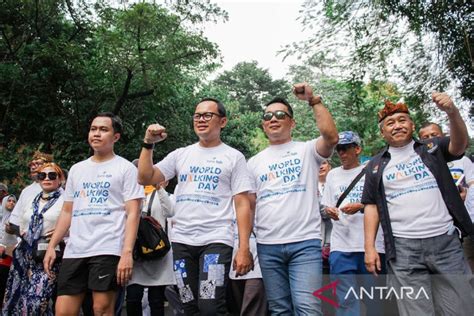 Ridwan Kamil Ajak Warga Berjalan Kaki Di Hari Berjalan Sedunia 2022