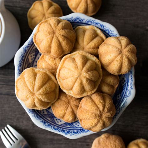 Kuih Bahulu Bake With Yen