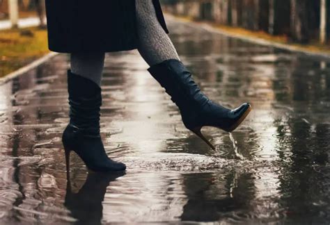 4 Easy Ways To Waterproof Faux Leather (Step-By-Step Guide ...