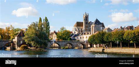 Vue Panoramique Sur Moret Sur Loing Avec Le Pont Sur La Rivi Re Laing