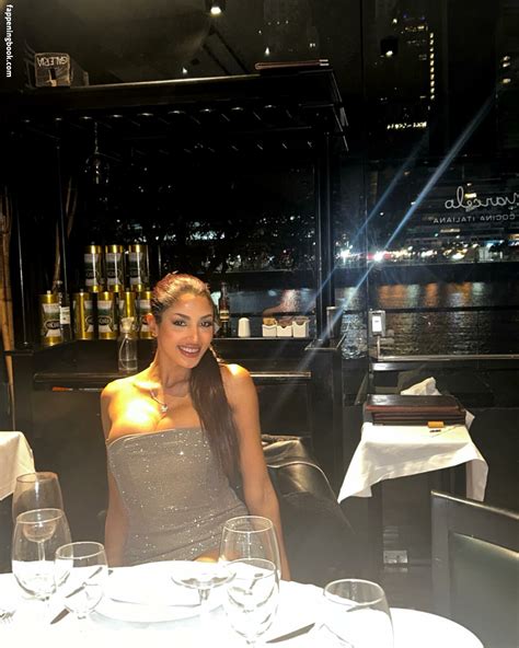 Floppy Abril Nude OnlyFans Leaks Fappening FappeningBook