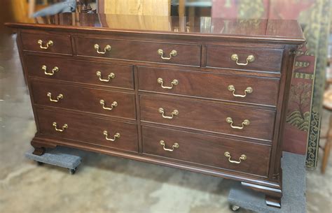 Henkel Harris Solid Mahogany 9 Drawer Dresser - Beautiful Fluted Sides