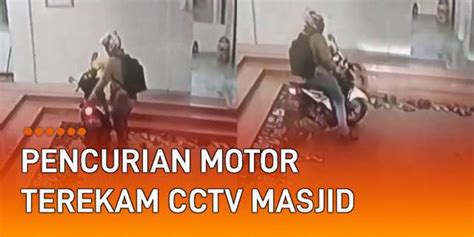 Video Sedang Waktu Salat Pria Curi Sepeda Motor Di Parkiran Masjid