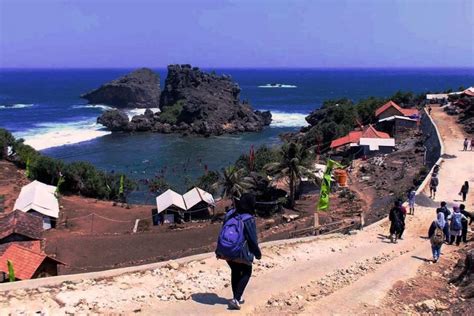 Pantai Nglambor Lokasi Akses Dan Harga Tiket Masuk WidyaLoka Wisata