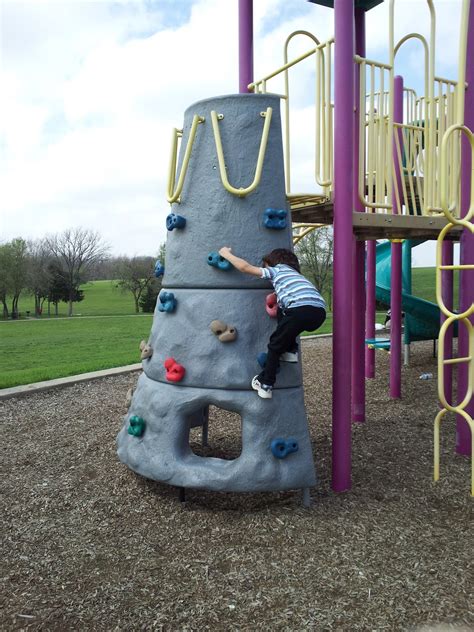 Hidden trails in Breckinridge Park offer a surprisingly quiet escape 1