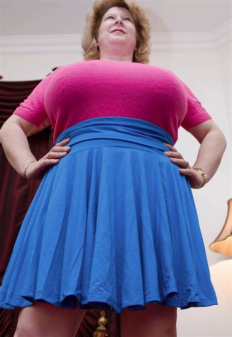 MILF Boobs In Tight Top Photo X Vid