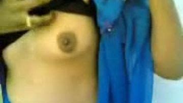 Indian Woman Flashes Boob PORNDROIDS