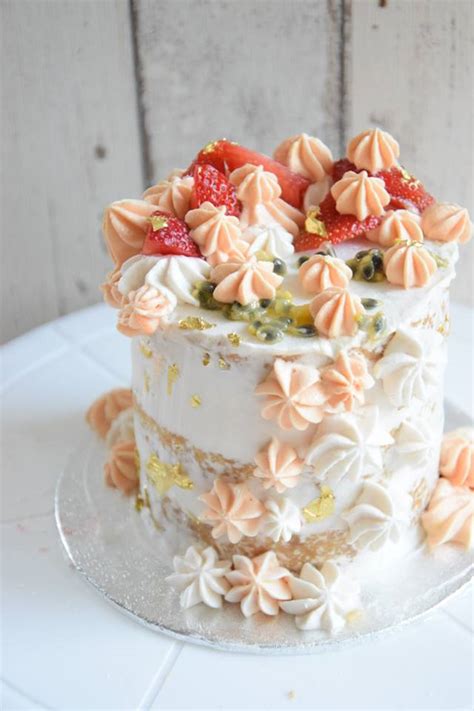 A New Day Vegane Naked Cake mit Erdbeer Kokos Maracuja Füllung