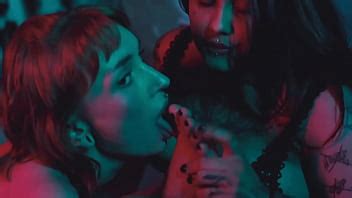 Lesbianas Latinas Lamiendo Los Pies 1 XVIDEOS