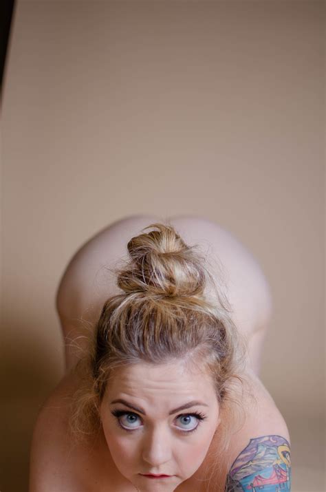 A Pale Girl With An Even Paler Ass Porn Pic