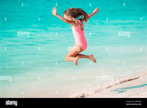 Mädchen in bikini 11 jahre Fotos und Bildmaterial in hoher Auflösung Alamy