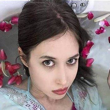 Flora Clitoria Babe Page Watch This Influencer On FreeOnes