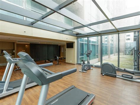 Stay in Comfort at Holiday Inn Express Manila Newport, Pasay City.