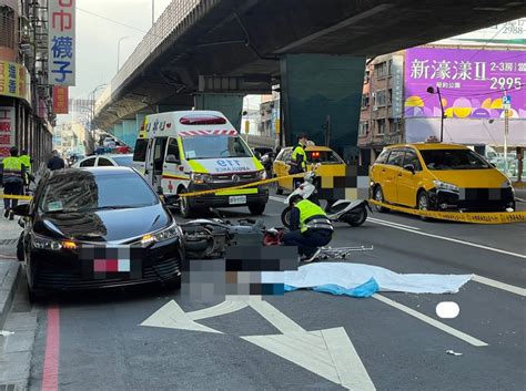 新北駕駛違停路邊開車門 騎士疑擦撞倒地遭砂石車輾斃 Yahoo奇摩汽車機車