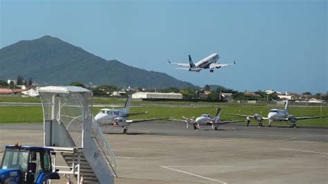 Aeroporto Internacional De Navegantes Completa 53 Anos E Projeta