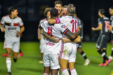 Flamengo Vira Sobre O Vasco Soma 16 Jogo Sem Perder Do Rival E